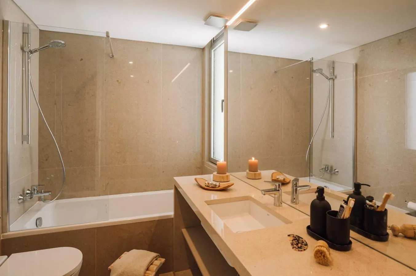 アパート Pescaia - 2 Bedrooms And 2 Balconies In Alvalade リスボン