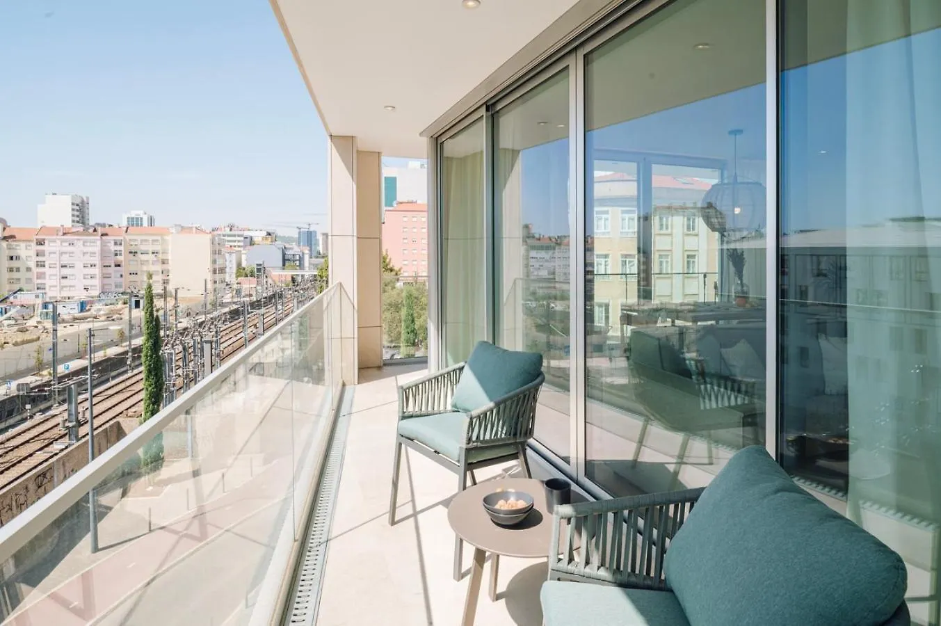 Pescaia - 2 Bedrooms And 2 Balconies In Alvalade リスボン